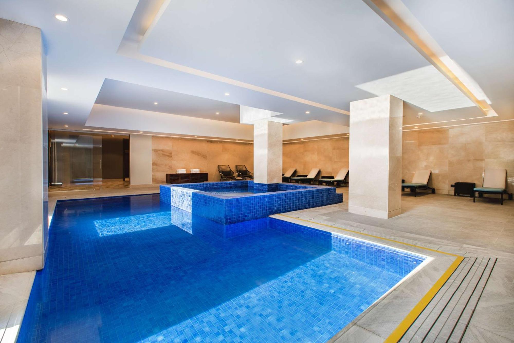Mansard Riyadh, A Radisson Collection Hotel Εξωτερικό φωτογραφία Indoor pool